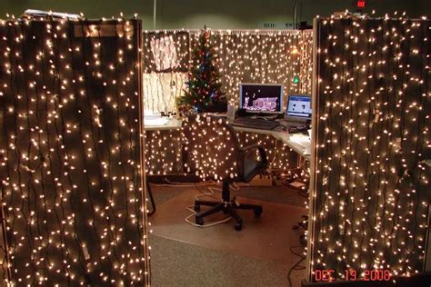 12 fun office Christmas decorations | Access Engage Blog