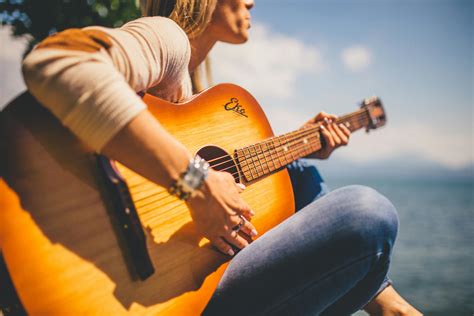 Kostenloses Foto zum Thema: frau, gitarre, musik