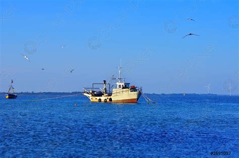 The ship in the sea at anchor - stock photo | Crushpixel