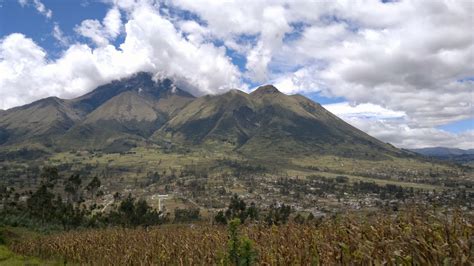 Volcanoes of Ecuador: Cordillera de los Andes en el Ecuador