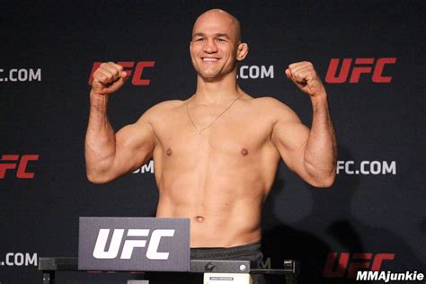 junior-dos-santos-ufc-211-official-weigh-ins | MMA Junkie