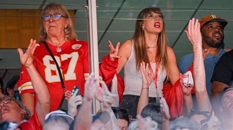 In her ‘football era’? Taylor Swift fans (mostly) excited she’s in KC ...