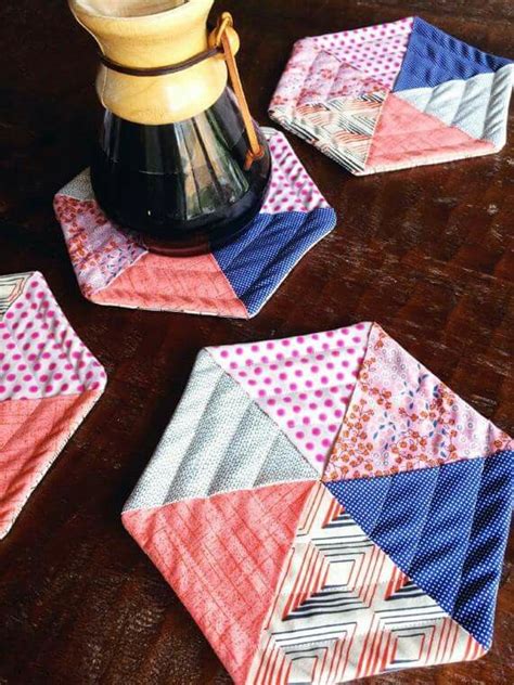 Maybe square with my rooster print | Fabric scraps, Scrap fabric projects, Mug rug patterns