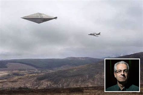 US must release 'best ever photo' of UFO showing 100ft craft over Scotland after 'UK cover up ...