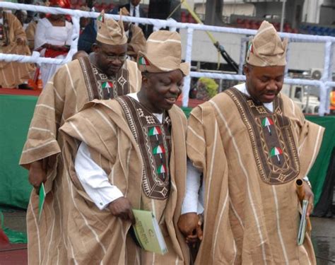 President Jonathan Visits Oba Of Lagos As He Begins 2015 Campaigns ...