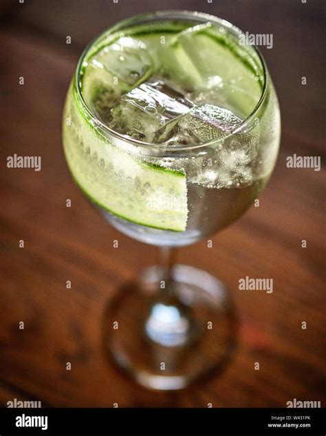 Gin and tonic Stock Photo - Alamy