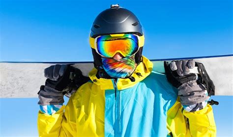 The 7 Best Snowboard Helmets - [2021 Reviews]