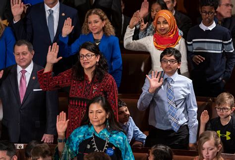 116th Congress: #TweetYourThobe, Rashida Tlaib wears Palestinian thobe ...