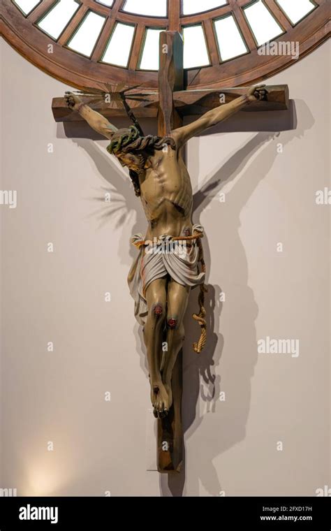 Sacred art, Jesus on the cross, church statue of Jesus Christ ...