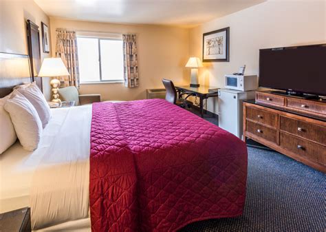 Affordable Hotel With Balcony Guest Rooms in East Wenatchee, WA ...