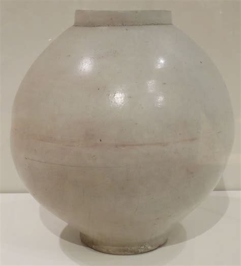 File:Moon jar from Korea, Choson dynasty, porcelain, Honolulu Academy ...