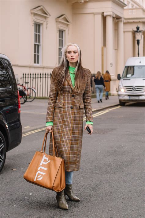 London Street Style Fall 2020 DAY 1 | The Impression | Autumn street ...