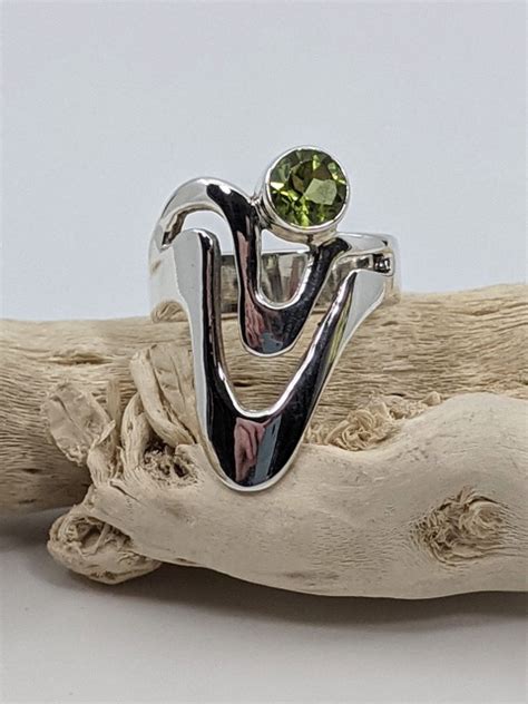 Peridot Ring – Crystal Ocean