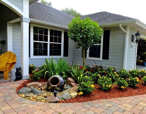 20 Beautiful Examples of Incorporating Mulch into Landscaping | Front ...