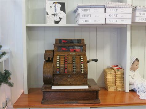 Old-fashioned cash register | Ruth Hartnup | Flickr