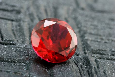 6 Differences Between Garnet & Ruby - BIRON® Gems