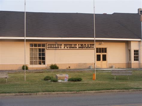 Shelby, MS : Close view of the public library in Shelby, Mississippi. Shelby has rich state ...