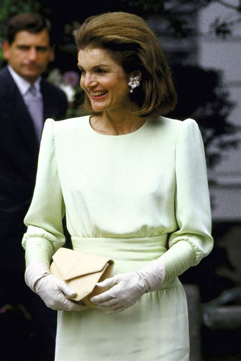 A Look Back at Jackie Kennedy Onassis's Iconic Style | Jackie kennedy style, Jackie kennedy ...