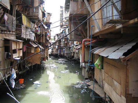 Slum in Manila, Philippines : r/UrbanHell