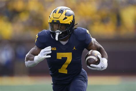 Michigan RB Donovan Edwards apologizes after accidental antisemitic Kanye West retweet - Yahoo ...