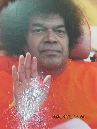 Sri Sathya Sai Baba Vibhuti Miracle - Chennai 2012