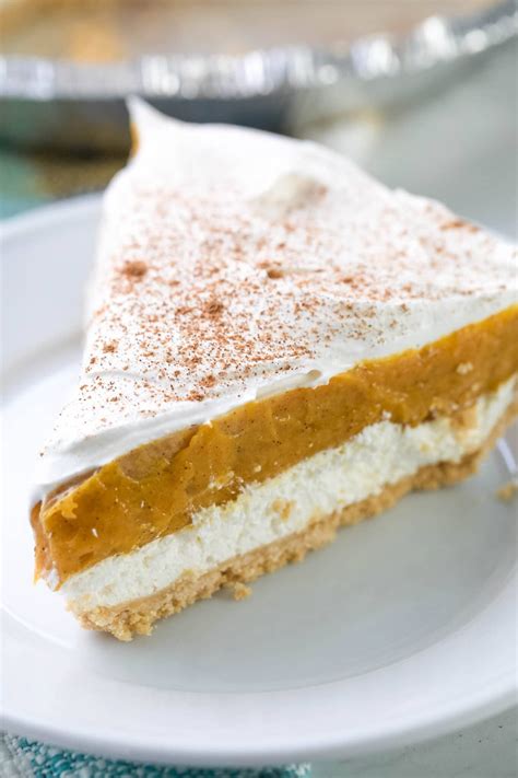 No Bake Pumpkin Pie - Made with a graham cracker crust and layers of cream cheese, spiced pumpki ...