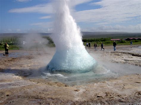 File:Strokkur Geysir Iceland 2005-4.JPG - Wikipedia