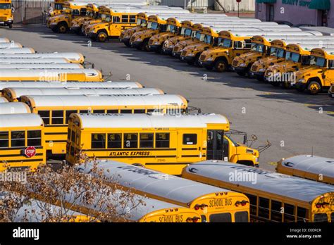 Yellow school bus los angeles california hi-res stock photography and ...