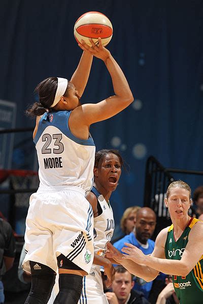 WNBA -- Maya Moore leads Minnesota Lynx