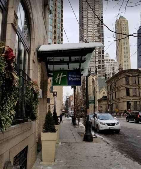 holiday-inn-express-chicago-magnificent-mile-exterior-2 - Points with a ...