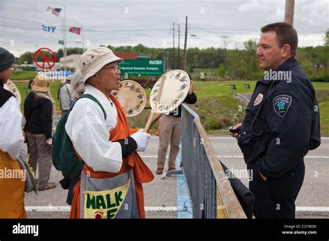 Peace Activists Protest Nuclear Weapons Production at Oak Ridge Weapons Facility Stock Photo - Alamy