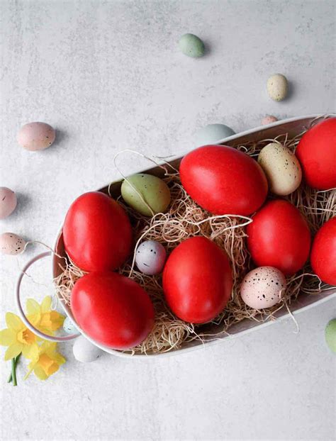 How To Dye Red Greek Easter Eggs (Top Tips) - ririsgreekeats.com