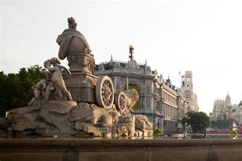 The Chamber of Gold and the Cibeles Fountain - Madrid Sensations Tours