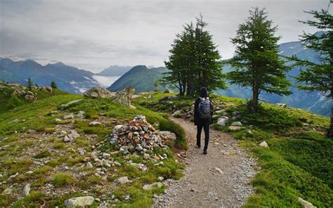 4 Great Hiking Trails in the Blue Ridge Mountains - RounTrey