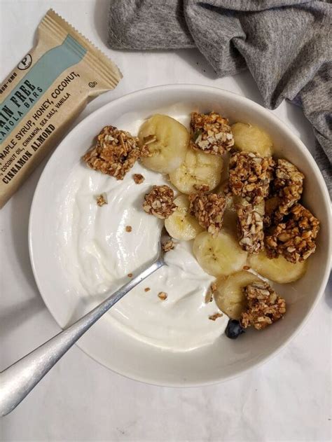 The Perfect Greek Yogurt Breakfast Bowl | Foodtalk