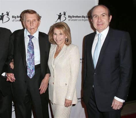 Sumner Redstone Confirms New Members for Family Trust - The New York Times