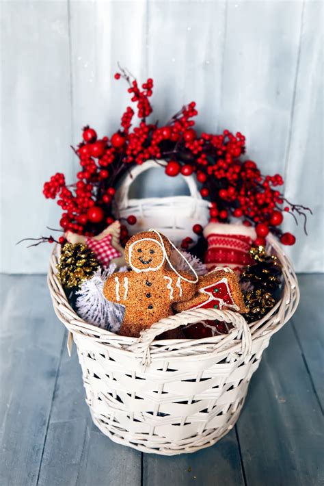 17 Heartwarming Christmas Gift Basket Ideas For Family and Friends ...