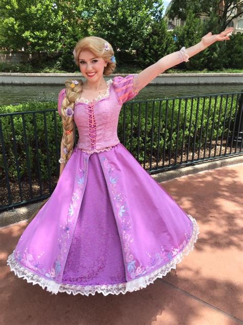 rapunzel tangled | Disney princess rapunzel, Rapunzel cosplay, Disney dresses