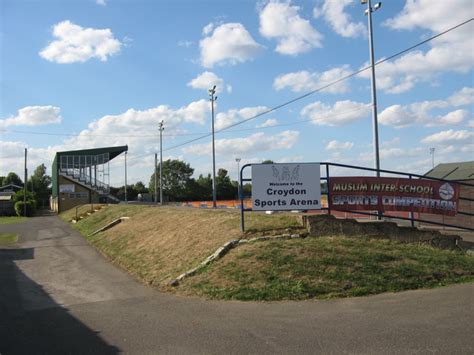 Croydon Sports Arena © Stephen Armstrong cc-by-sa/2.0 :: Geograph Britain and Ireland