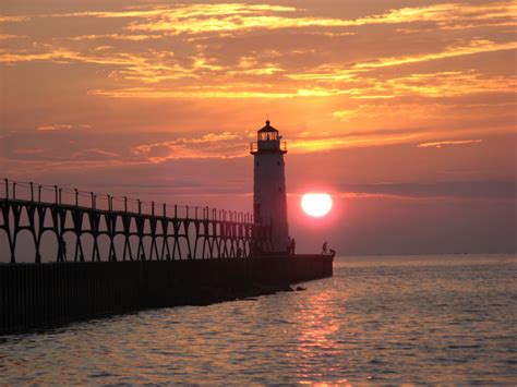 Manistee lighthouse @Dana Symons | Michigan road trip, Manistee, Lighthouse