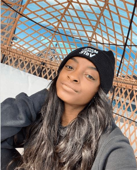 Gymnast Simone Biles Shows off Her Natural Beauty Posing in This Stunning Makeup-Free Selfie