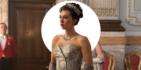 Vanessa Kirby Talks About Season 2 of The Crown - Vanessa Kirby Princess Margaret Interview