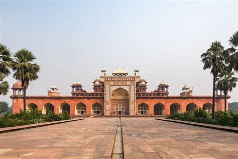 Best Tourist Places To Visit In Agra