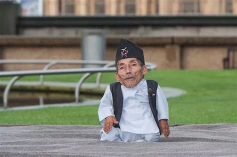 World's shortest man Chandra Dangi dies in American Samoa after ...