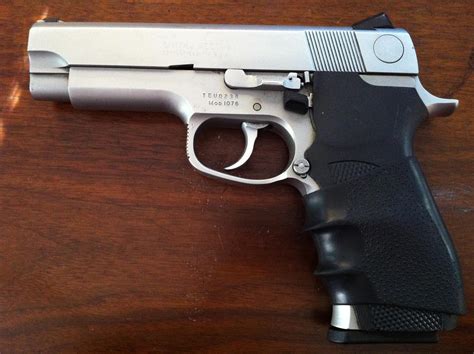 Smith & Wesson 10mm pistol Mod 1076 for sale