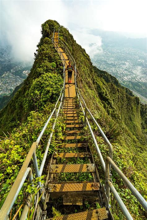 Stairway To Heaven Hike On Oahu, Hawaii: Updated 2024 | Places to ...