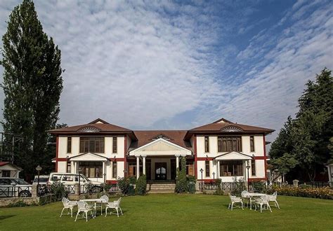 10 Best Hotels In Srinagar Near Dal Lake