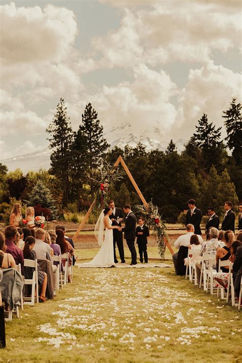 Mount Hood Backyard Wedding // Mt. Hood, OR // Becca & Connor — Oregon ...