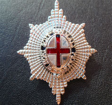 1980’s ERA BRITISH ARMY COLDSTREAM GUARDS OFFICER’S ENAMEL UNIFORM CAP BADGE – JB Military Antiques