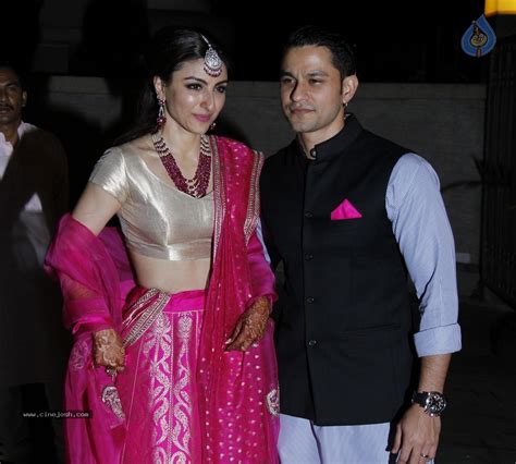 Bolly Celebs at Soha Ali Khan Wedding Party - Photo 43 of 80